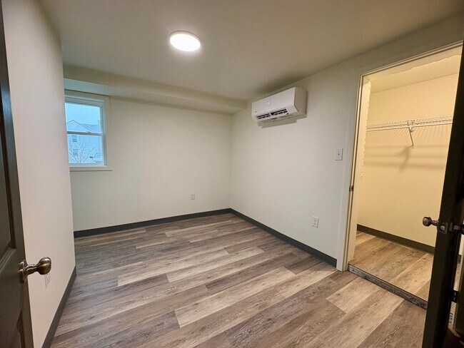 Building Photo - 202 S Lawrence St