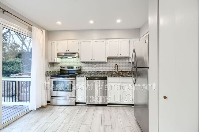 Building Photo - 12 Perryfalls Pl