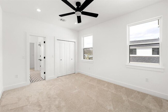 Building Photo - 1500 Sylvan Glade