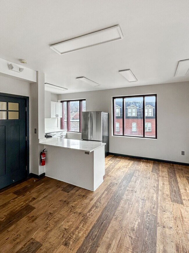 Building Photo - 101 E Lincoln Ave