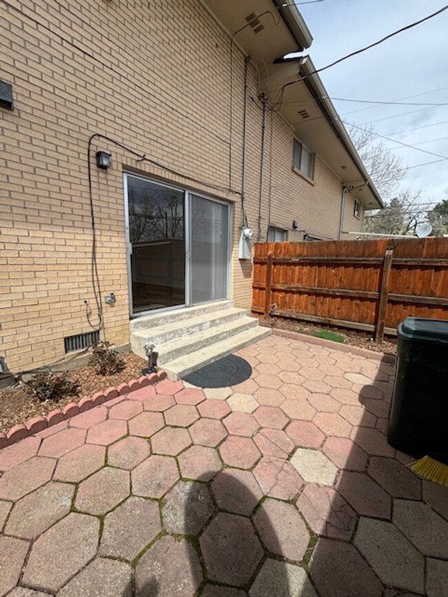 Building Photo - Updated 2 bd/3ba Townhome in Lakewood