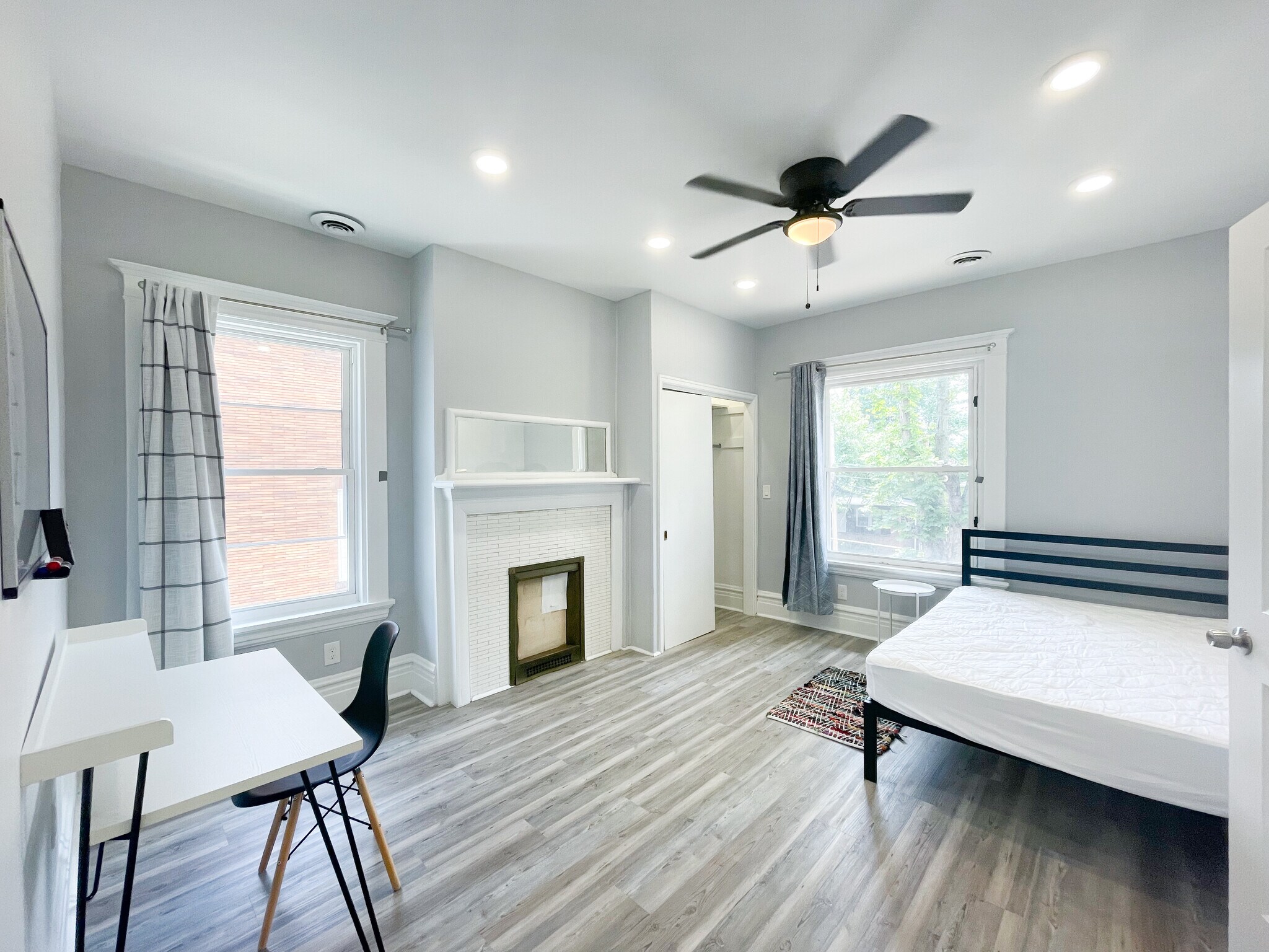 Building Photo - 5845 Phillips Ave