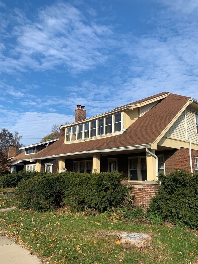 Primary Photo - 1703 Auburn St