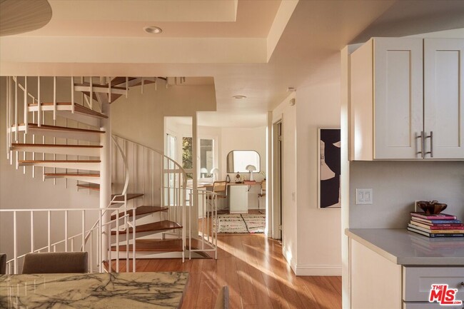 Building Photo - 8464 Cole Crest Dr