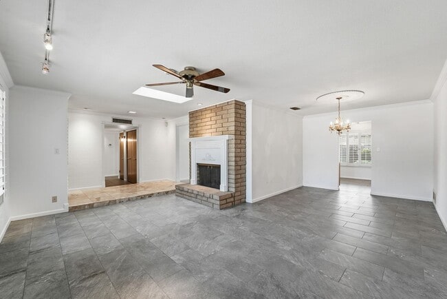 Building Photo - Welcome to this beautiful 4-bedroom, 3-bathroom home in Tempe Arizona!