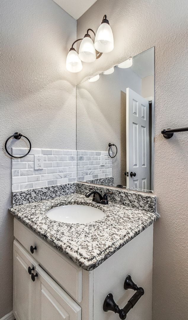 Building Photo - Amazing Tri-Level Westside Rental Home w/ ...