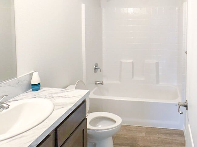 Building Photo - Newer home for rent on large lot!