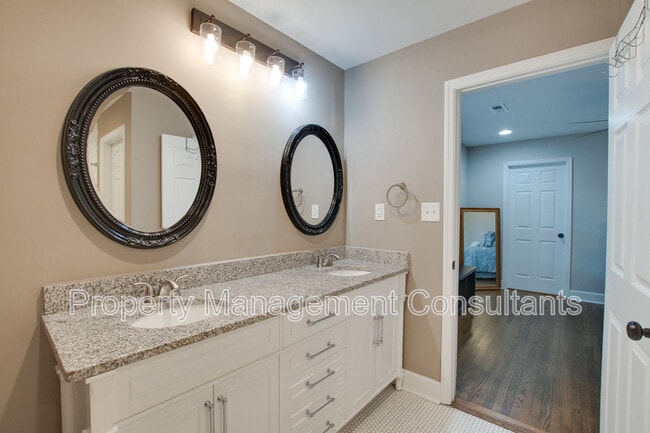 Building Photo - 805 Rison Ave NE