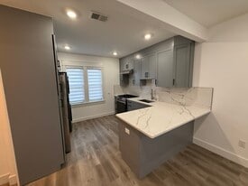 Building Photo - 517 Lincoln St