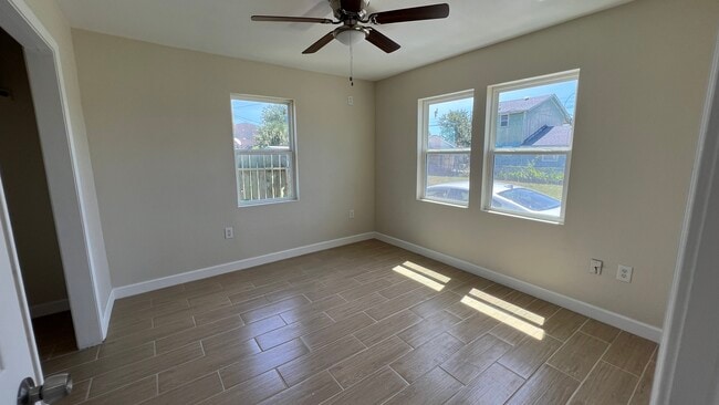 Building Photo - 2112 Victory Ave