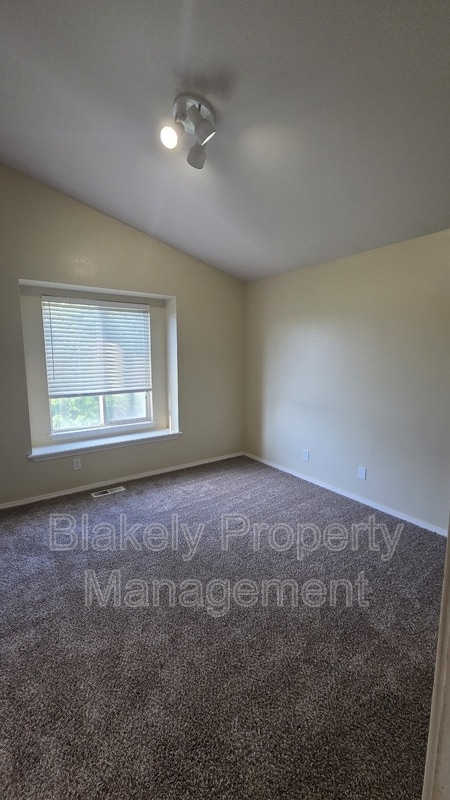 Building Photo - 4004 E Park Ridge Dr