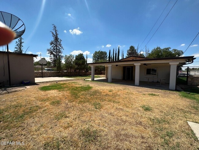 Building Photo - 408 Fresno Dr