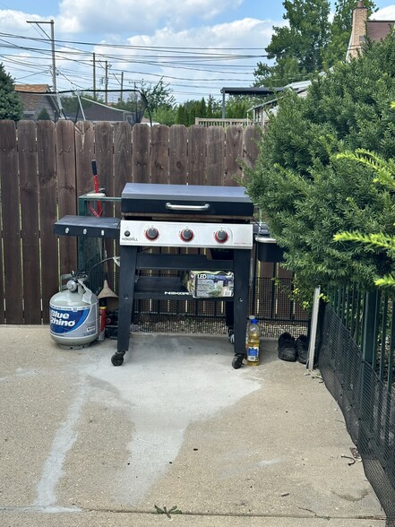 Grill - 3346 N Neva Ave