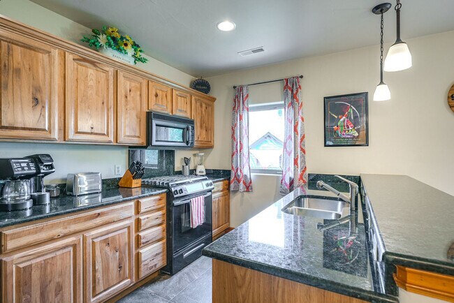 Building Photo - 191 Talisman Dr