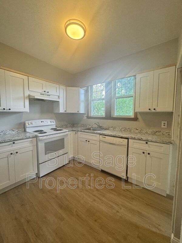 Building Photo - 3207 Albemarle Ave