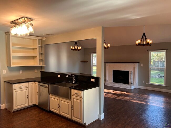Building Photo - 108 Wilkes Ct