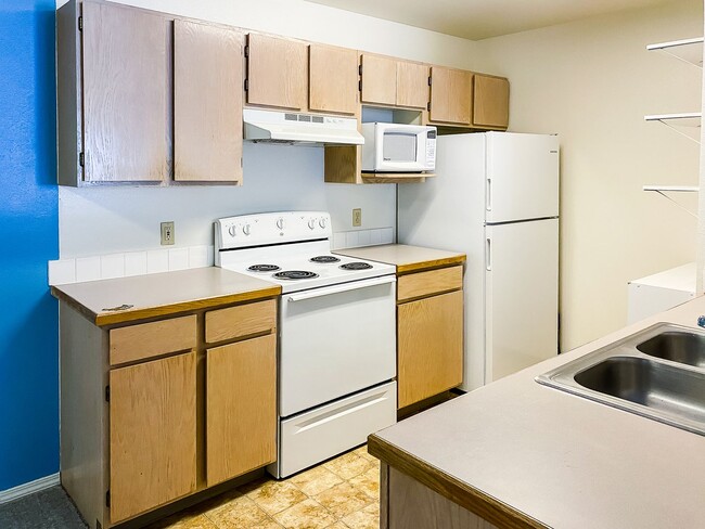 Building Photo - 3bed/2bath ground floor condo close to U of I, Shopping, Public Transportation