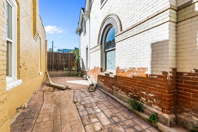 Building Photo - Beautiful Spanish Revival 3 Bedroom in Upt...