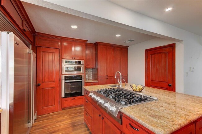 Building Photo - 9305 Granada Hills Dr