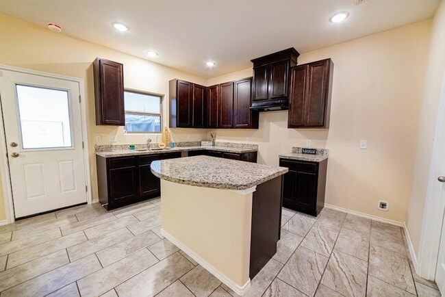 Building Photo - 3305 Charolais Dr