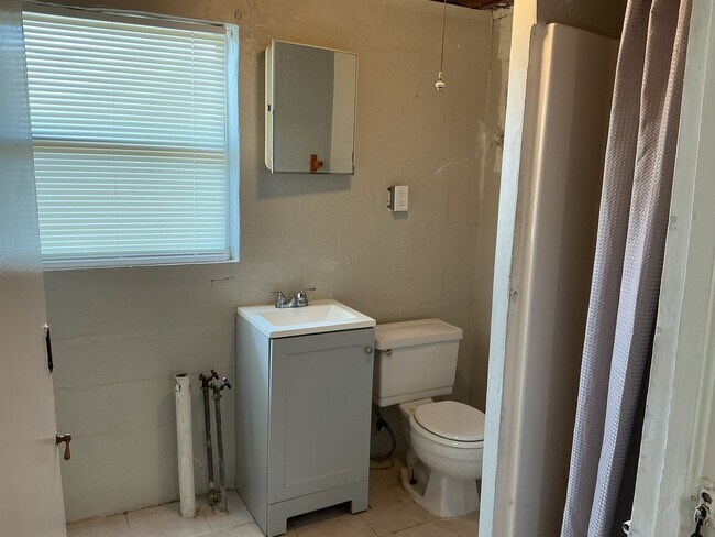 Building Photo - 3 Bed / 2 Bath Home in North Lakeland – Spacious Yard & Great Location