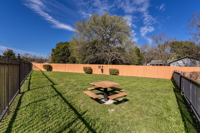 Building Photo - Arts at Turtle Creek