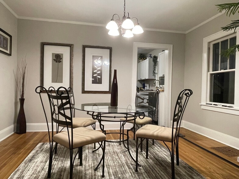 Building Photo - 607 7th Ave SE