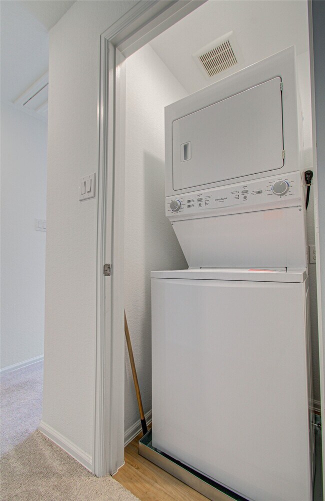 Building Photo - 21575 Carosella Dr