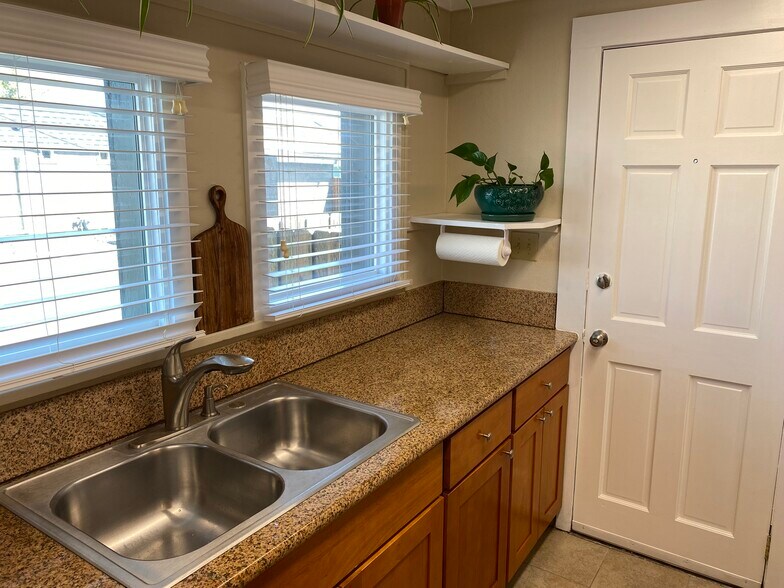 Building Photo - 1215 Shortridge St SE