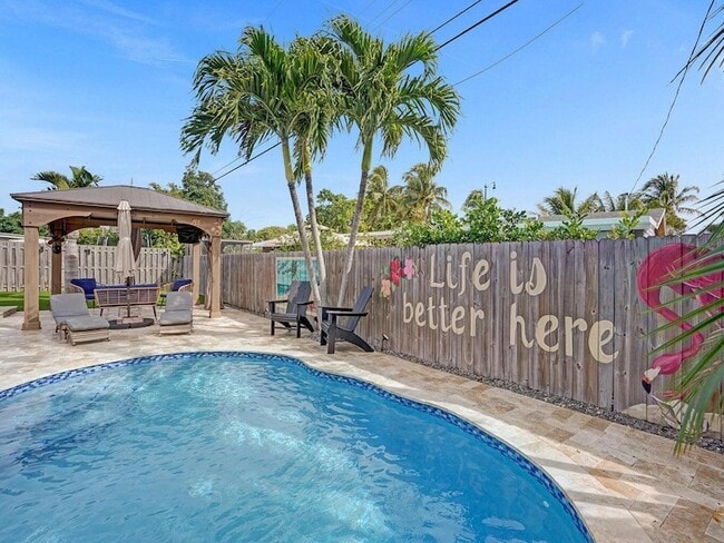 Building Photo - 2750 NE 10th Ave