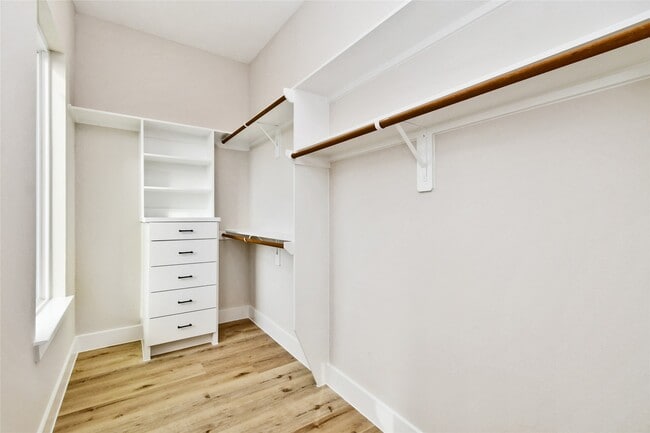 Building Photo - 3229 Tuam St