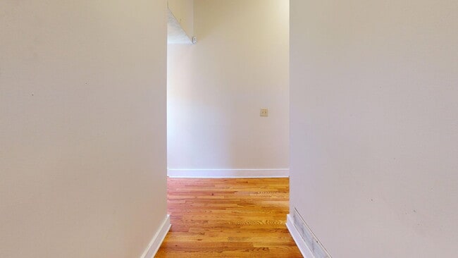 Building Photo - 1369 Summit St
