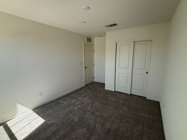 Building Photo - Modern Inspirada Living – 4 Bed Home with Loft & Downstairs Suite