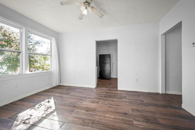 Building Photo - 1602 Wambolt St