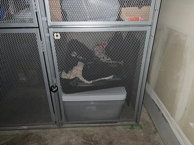 Building Photo - 565 W Quincy St