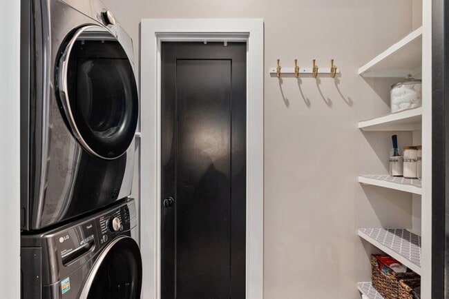 Building Photo - 2356 Mason Dr