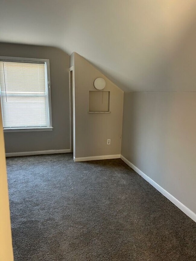 Building Photo - Cozy 3 bedroom bungalow