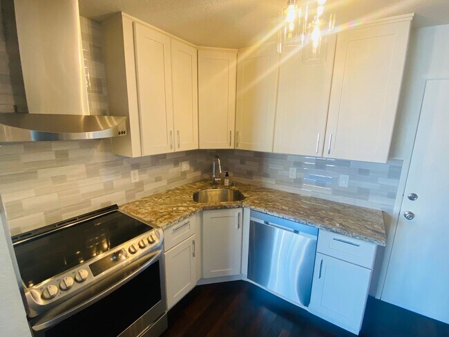 Building Photo - EPIC REA, INC.- Beautiful Noe Valley Remod...