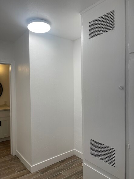 Building Photo - 2217 Marshallfield Ln