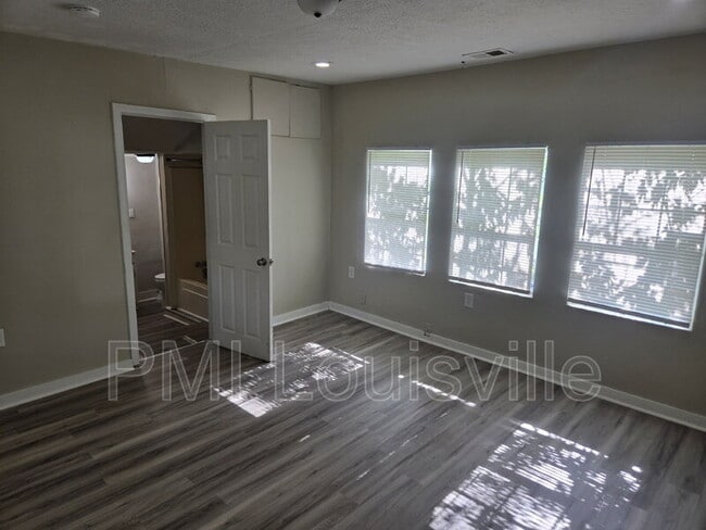 Building Photo - 451 N 25th St