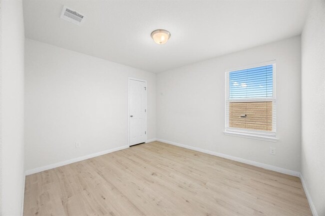 Building Photo - 305 Earl Keen St