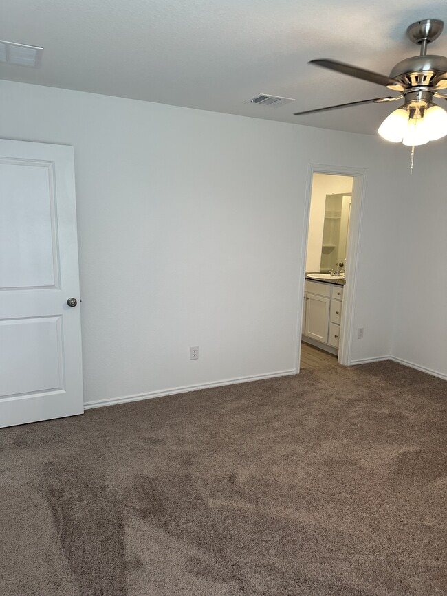 Building Photo - 2422 Broken Arrow