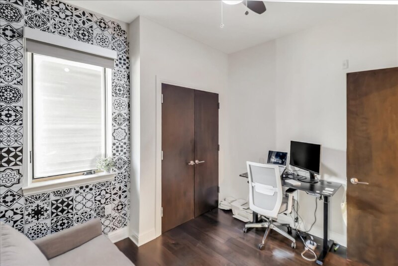 Building Photo - 438 Selden St