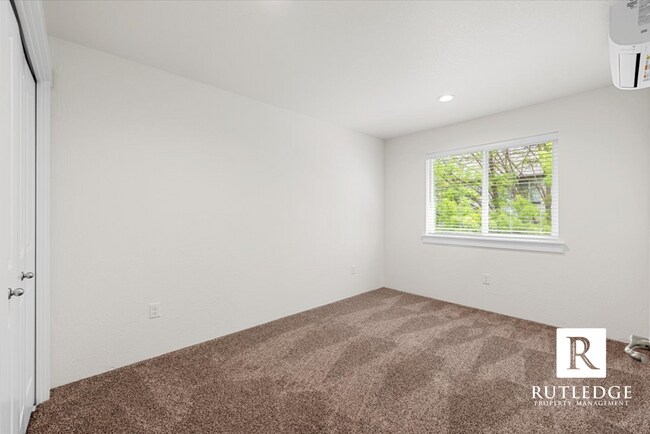 Building Photo - STUNNING 3 Bed / 2.5 Bath Brand New Townhome!!