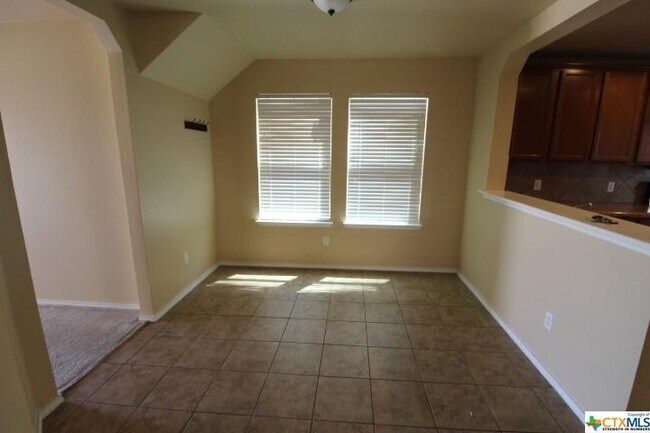 Building Photo - 304 W Gemini Ln
