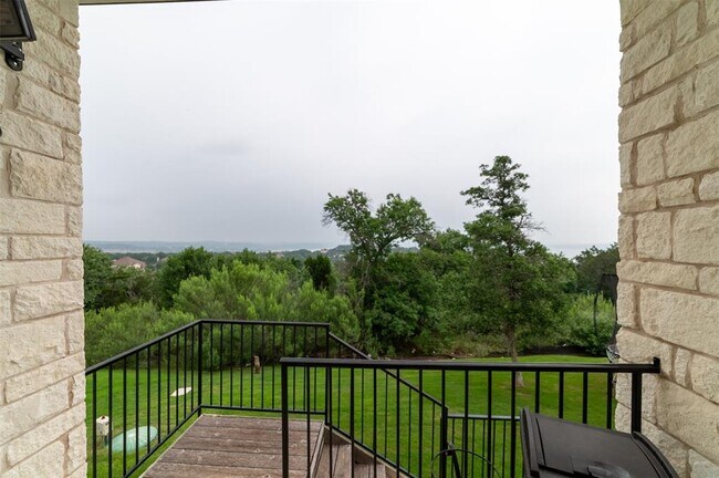 Building Photo - 2400 Sunset Vista Cir