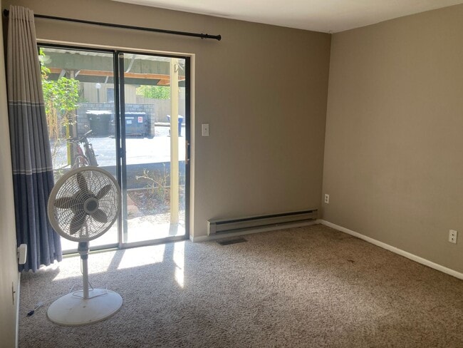 Building Photo - Charming 2 bed 2 bath condo near Fort Lewi...