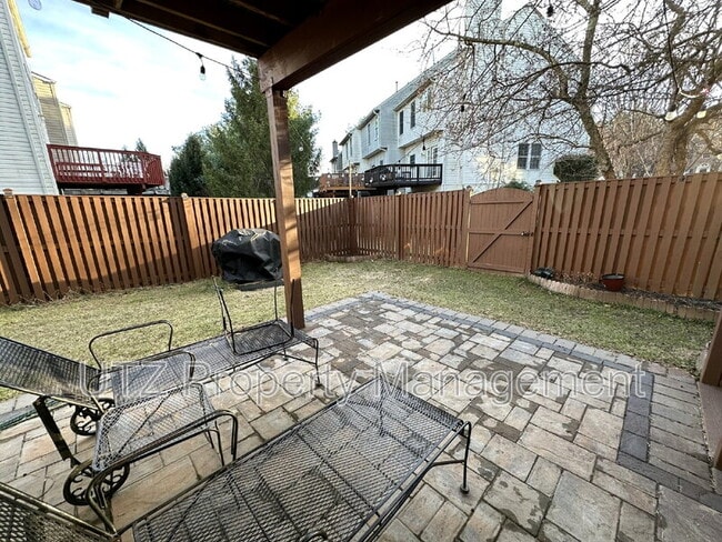 Building Photo - 9817 Bayline Cir