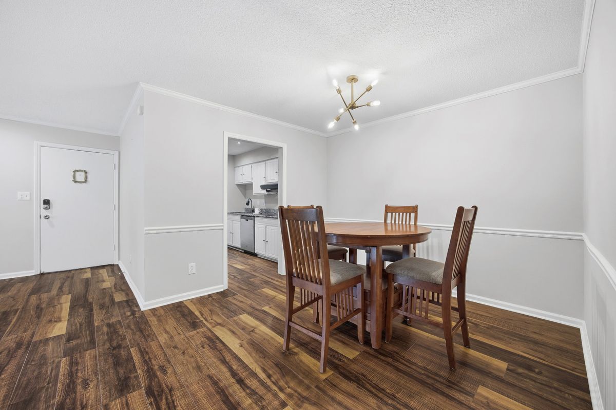Building Photo - 4739 Hedgemore Dr