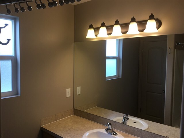 Building Photo - 934 E 490 N